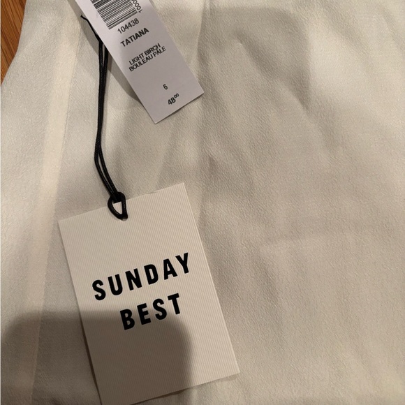 Aritzia Tatiana Skirt BNWT (size 6) - Picture 2 of 4